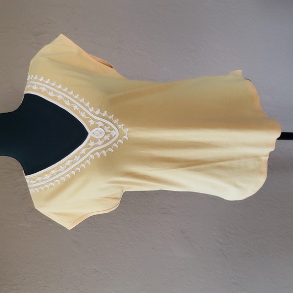 GAP Tops - Gap Short Sleeve V-neck Tee with Embroidery Large